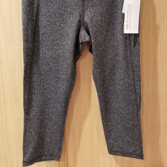 Soft and comfortable Capri activewear - Picture 3 of 3